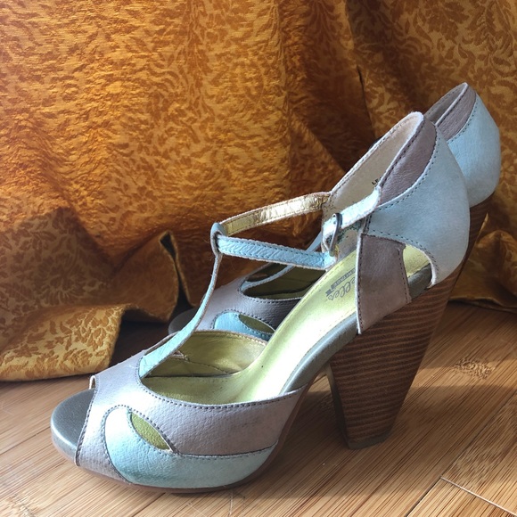 3/$30🌻| Seychelles Heritage Peep toe Heels - Picture 5 of 8